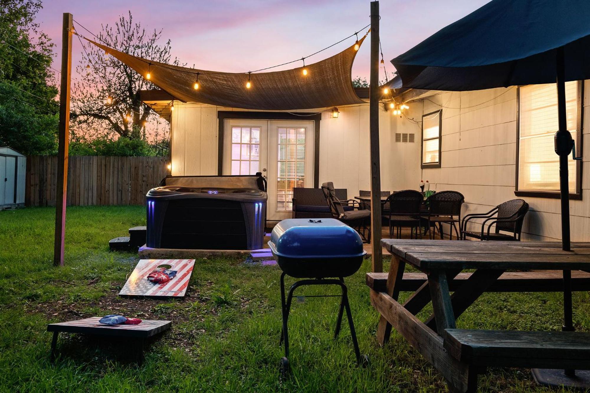Cozy 3 Bedroom With Hot Tub 2 Min Away From Lackland San Antonio Eksteriør billede
