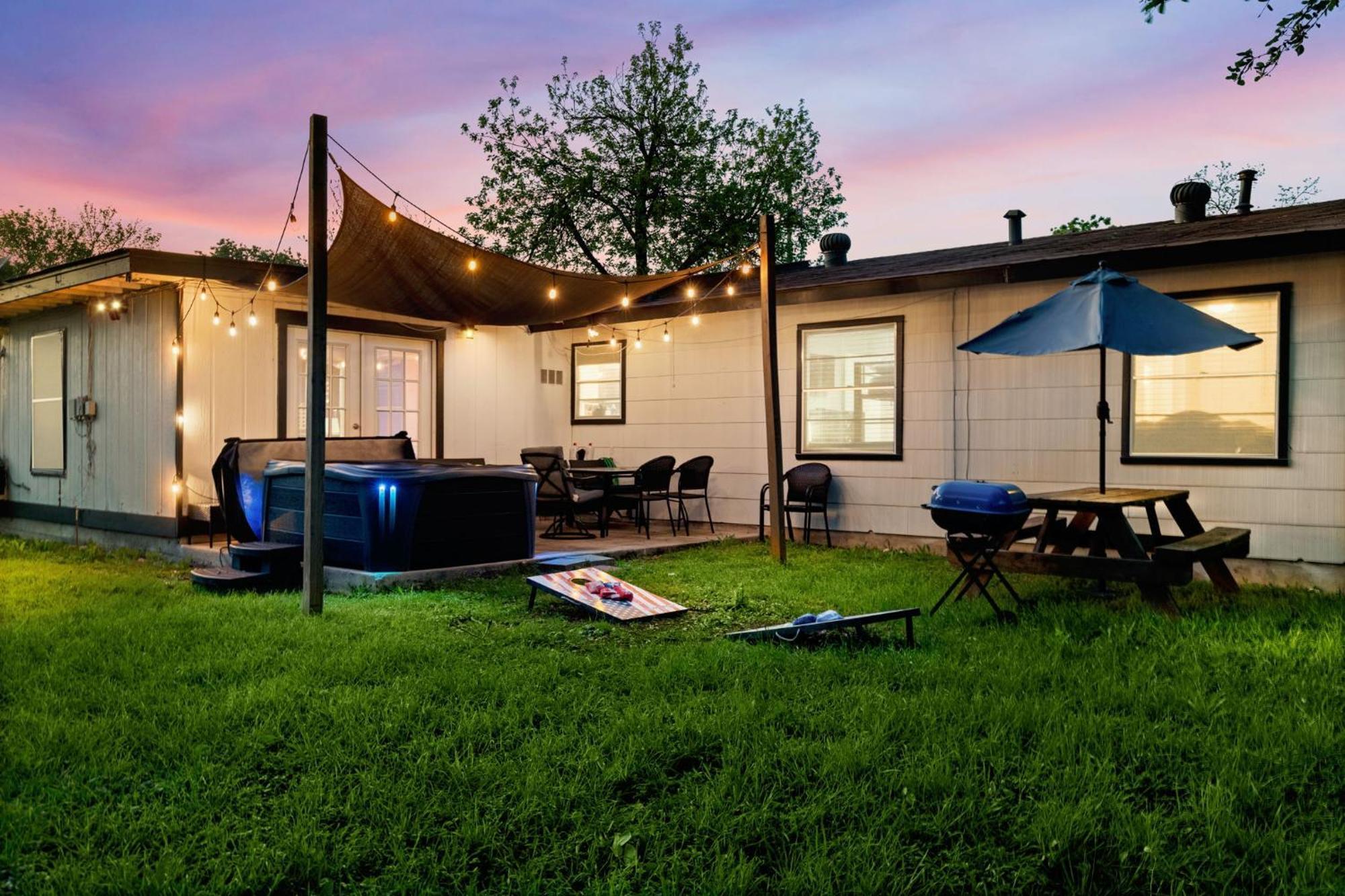 Cozy 3 Bedroom With Hot Tub 2 Min Away From Lackland San Antonio Eksteriør billede